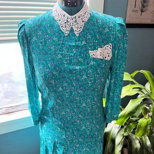 60s-70s Cottagecore Green Floral + White Lace Collar + Chest Pocket Medium